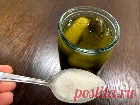 Открыла баночку с маринованными огурцами, а они оказались слишком кислые: вспомнила, как легко исправить вкус (делюсь) | Кухня наизнанку | Яндекс Дзен