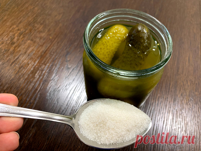 Открыла баночку с маринованными огурцами, а они оказались слишком кислые: вспомнила, как легко исправить вкус (делюсь) | Кухня наизнанку | Яндекс Дзен