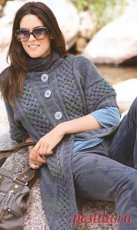 Удлиненный жилет с рукавами кимоно.