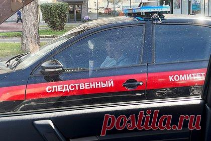 Российский подросток попытался сбыть наркотики и попал под следствие. В Магадане 16-летнего подростка обвинили в покушении на сбыт наркотиков. Юноша получил от соучастника сведения о местонахождении тайника с запрещенными веществами. 10 августа он пришел к дому №35 на переулке Марчеканском, чтобы забрать их. Фигурант положил «товар» в автомобиль, чтобы потом сбывать через закладки.