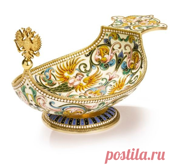 Период конца 19-го  -  начало 20-го  века был эпохой  расцвета искусства русских эмальеров. Эти изделия до сих пор имеют колоссальный успех на всех аукционах ведущих фирм мира.  Они узнаваемы с первого взгляда благодаря своему характерному русскому стилю, который в тот период также переживал подъем.