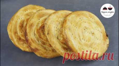 Самые вкусные лепешки из ничего 
Рецепт лепёшек настолько прост, что я готовлю их практический каждый день. Они получаются ароматными и хрустящими. Даю детям с собой в школу и мужу на работу. Ингредиентов для лепёшки требуется совсе…