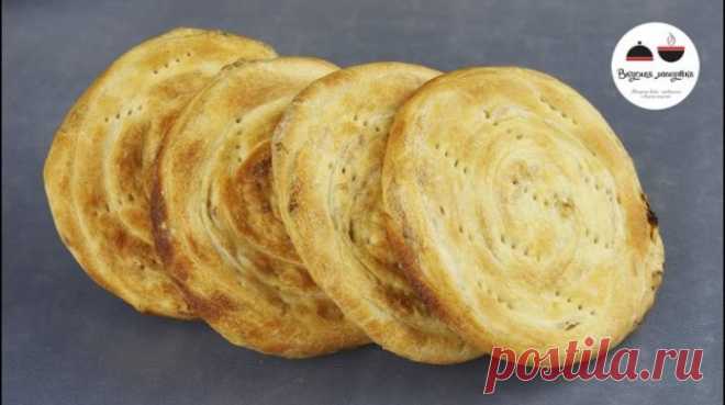 Самые вкусные лепешки из ничего 
Рецепт лепёшек настолько прост, что я готовлю их практический каждый день. Они получаются ароматными и хрустящими. Даю детям с собой в школу и мужу на работу. Ингредиентов для лепёшки требуется совсе…