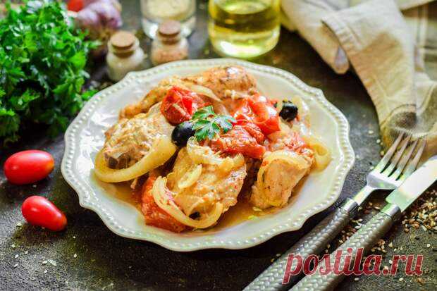 Курица по-провански в рукаве - БУДЕТ ВКУСНО! - медиаплатформа МирТесен Курица по-провански – аппетитное, сочное и нежное блюдо в рукаве. Я очень люблю этот рецепт за его простоту. Для приготовления достаточно сложить все продукты в пакет, остальное сделает духовка. На мой взгляд, такая курочка прекрасно смотрится как на праздничном столе, так и на семейном ужине.