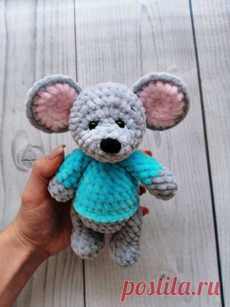 PDF Мышонок крючком. FREE crochet pattern; Аmigurumi doll patterns. Амигуруми схемы и описания на русском. Вязаные игрушки и поделки своими руками #amimore - Мышь, плюшевая мышка, мышонок из плюшевой пряжи, крыса, rat rata, rato, ratte, szczur, szczur, mouse, ratón, maus souris, mysz myši. Amigurumi doll pattern free; amigurumi patterns; amigurumi crochet; amigurumi crochet patterns; amigurumi patterns free; amigurumi today.