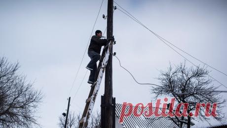 ВСУ повредили линию электропередачи в Курской области. Украинские военнослужащие обстреляли Глушковский район Курской области, в результате чего повреждения получила одна из местных линий электропередачи (ЛЭП). Об этом в своем Telegram-канале написал губернатор региона Роман Старовойт. По его ...