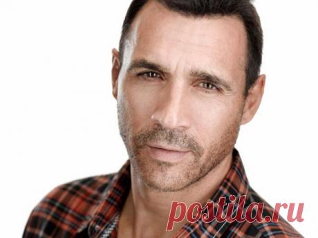 Эдриан Пол именинник: личная жизнь исполнителя роли Дункана Маклауда в сериале &quot;Горец&quot;