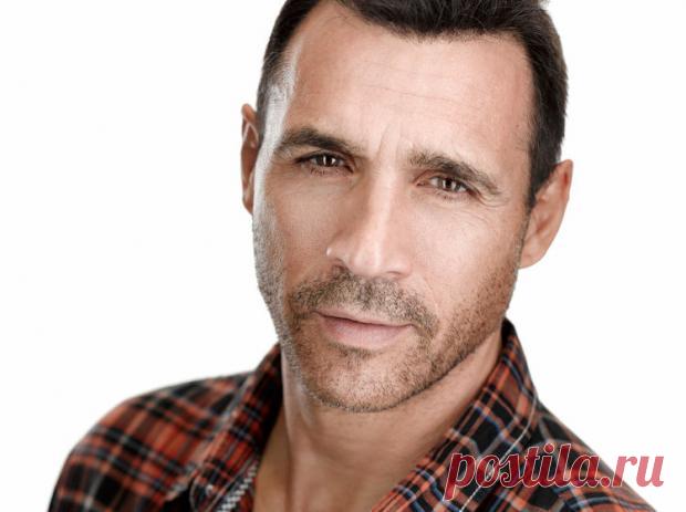 Эдриан Пол именинник: личная жизнь исполнителя роли Дункана Маклауда в сериале "Горец"