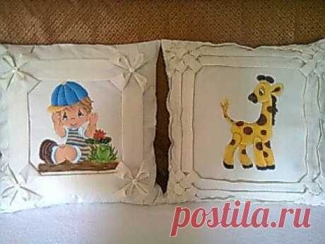(8) May key cojines drapeados