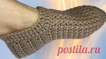 За один вечер! Домашние тапочки крючком! Для начинающих! Подробно!! Тапочки крючком вязать быстро и легко! Эти тапочки тому пример! Связаны на 38-39 размер, расход пряжи 110г. Крючок 3,5 мм. Начала с кольца амигуруми( можно 4...