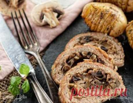 Мясной рулет с грибами и луком Достаточно обыденное блюдо, которое, тем не менее, достойно будет выглядеть и на праздничном столе. Важно не пожалеть начинки: мясо + грибы + лук — отличное сочетание! ИНГРЕДИЕНТЫ мясной фарш 800 г лук репчатый 3 шт...