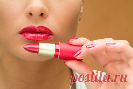 Как подобрать идеальный цвет губной помады
Губы – не менее выразительная и значимая часть лица, чем глаза. Поэтому внешний облик женщины и качество макияжа во многом зависит от того, насколько правильно подобран цвет губной помады, и прежде, …