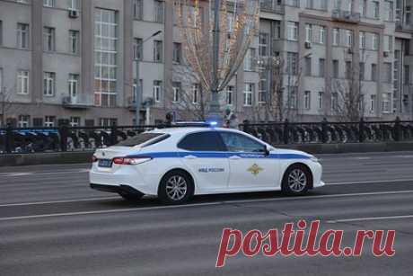 Россиянин решил помочь соседям и попал под горячую руку пьяного дебошира. В Красноярском крае следователи завершили расследование уголовного дела в отношении 23-летнего местного жителя, который набросился на пришедшего его успокоить соседа. Молодой человек проходит обвиняемым по статьям 30, 105 («Покушение») УК РФ. Его дело направлено в суд для рассмотрения по существу.