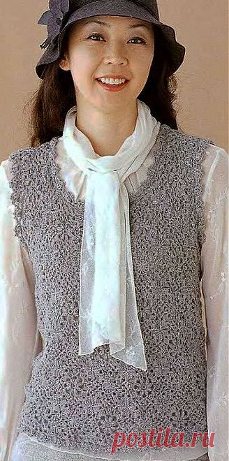 Серый жилет из квадратных цветочных мотивов .