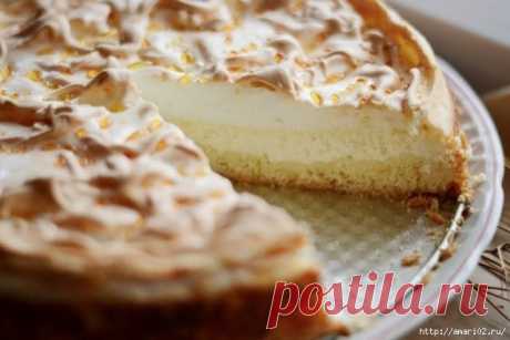 Песочный пирог с творожной начинкой покрытой меренгой