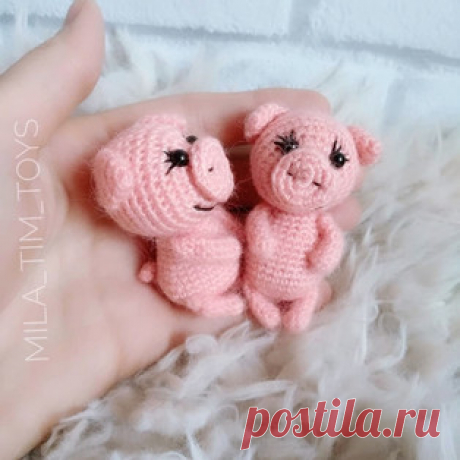 Карманная свинка амигуруми. Схемы и описания для вязания игрушек крючком! Бесплатный мастер-класс от Людмилы Тимощук по вязанию карманной свинки крючком. Высота вязаной крючком игрушки всего 6-7 см. Для изготовления такого м…