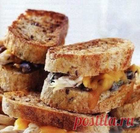 Сэндвичи с фасолевым пюре и куриным мясом
