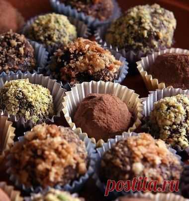 ... съесть целую коробку конфет