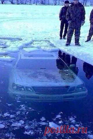 Придумай подпись к фото: / Только машины