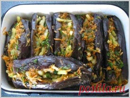 Баклажаны по-грузински.

Ингредиенты:
• баклажаны — 10 кг
• уксус (9%) — 0,5 л
• масло подсолнечное — 0,5 л
• зелень петрушки — 1 пуч.
• зелень кинзы — 1 пуч.
• зелень базилика — 1 пуч.
• зелень сельдерея — 1 пуч.
• чеснок (зубчики) — 0,5 кг
• перец горький (стручковый) — 3-5 шт
• лук репчатый — 1 кг
• морковь — 0,5 кг
• сахар-песок — 1 стак.
• соль — 2-3 ст. л.

Приготовление:
1. Баклажаны помыть, разрезать пополам-вдоль и поперек (всего на 4 части).

2. В кипящую подсоле...