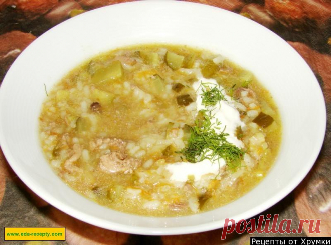 Суп рассольник с рисом  солеными огурцами и курицей