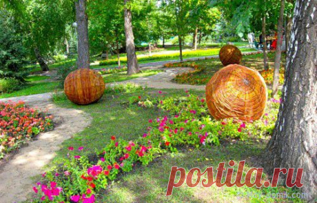 Оформление сада из подручных материалов