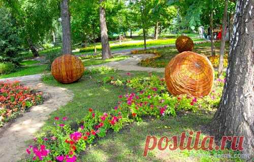 Оформление сада из подручных материалов