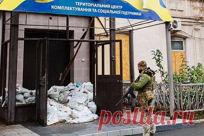 На Украине сотрудники ТЦК насмерть сбили мужчину с ребенком во время погони. Жители нашли способ отомстить с помощью России