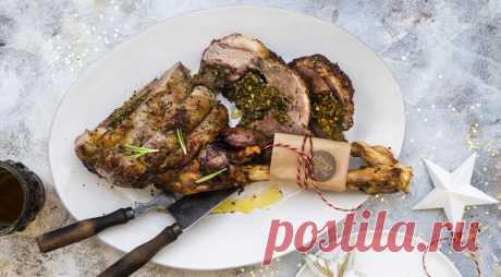 Баранья ножка, фаршированная фисташками и зеленью — Фактор Вкуса