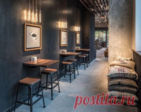 Кофе Starbucks Reserve представлен в новом магазине Атланты В самом сердце района Атланты Мидтаун Starbucks предлагает некоторые из самых редких в мире небольших партий кофе через свой эксклюзивный Starbucks Reserve