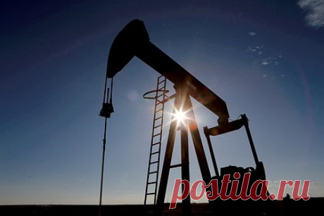G7 обозначила сроки завершения введения потолка цен на российскую нефть. Страны G7 (Великобритания, Германия, Италия, Канада, США, Франция и Япония) намерены в ближайшие недели завершить введение потолка цен на нефть из России. Такие сроки обозначены в распространенном в пятницу, 4 ноября, заявлении глав МИД «Большой семерки» по итогам встречи в Мюнстере.