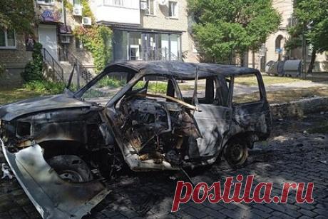 Умер пострадавший при подрыве автомобиля комендант Бердянска. Пострадавший при подрыве автомобиля комендант Бердянска Артем Бардин умер в больнице от полученных ранений. Об этом со ссылкой на власти Запорожской области сообщает РИА Новости. Ранее стало известно о подрыве машины и перестрелке в центральной части Бердянска. Бардин был доставлен в больницу в тяжелом состоянии.