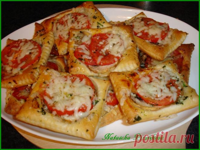 Мини "пицца" из слоённого теста