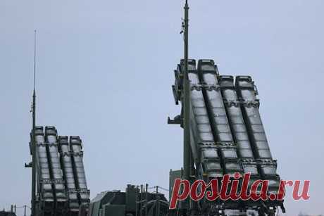 На Западе указали на невозможность скорой замены Киевом уничтоженных ЗРК Patriot. Замена Киевом уничтоженных пусковых установок американского зенитно-ракетного комплекса Patriot невозможна в скором времени и способна занять месяцы или годы. Их стоимость составит миллионы долларов, которые не заложены в бюджет республики. При этом, Украина предпочитает получать военную помощь в виде пожертвований