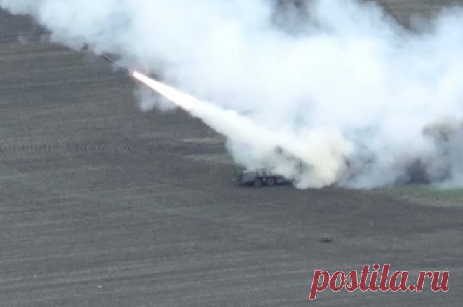 «Украина.ру»: ВС РФ ударили из РСЗО по резервам ВСУ в Благодатовке. Под ракетно-артиллерийский обстрел попали также пункты временной дислокации украинских военных под Синьковкой и Петропавловкой.
