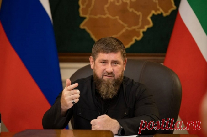 Кадыров назвал сына Адама героем всех мусульман и снова выложил с ним видео. Глава Чечни опубликовал видео, на котором Адам Кадыров стоит на фоне национального флага.