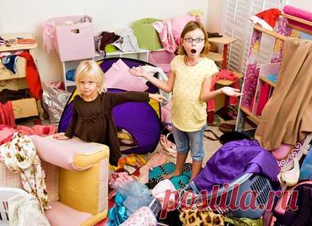 Как научить мужчину ценить труд жены?


    Жена: «Ох, как же я устала!»
    Муж: «Да что же ты делала, чтобы устать? Другое дело я – целый день на работе!»
    Жена: «Как что? А кто же готовил, убирал, стирал, заботился о детях…?»
    Муж: «Ну и? Это же твои обязанности!»
    Жена: «Ага! Значит, свои обязанности ты принимаешь за тяжелый труд, а мои обязанности – это пустяк?»