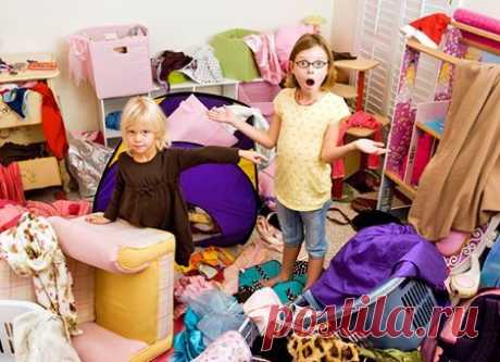 Как научить мужчину ценить труд жены?


    Жена: «Ох, как же я устала!»
    Муж: «Да что же ты делала, чтобы устать? Другое дело я – целый день на работе!»
    Жена: «Как что? А кто же готовил, убирал, стирал, заботился о детях…?»
    Муж: «Ну и? Это же твои обязанности!»
    Жена: «Ага! Значит, свои обязанности ты принимаешь за тяжелый труд, а мои обязанности – это пустяк?»