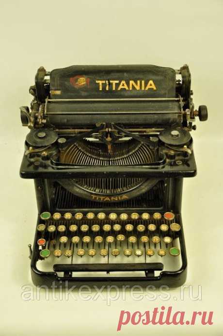 Старинная печатная машинка TITANIA