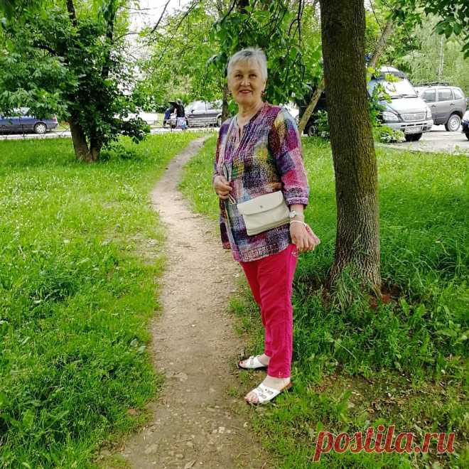 Photo by asjakaluga2 on July 03, 2021. May be an image of one or more people, people standing, tree and outdoors.