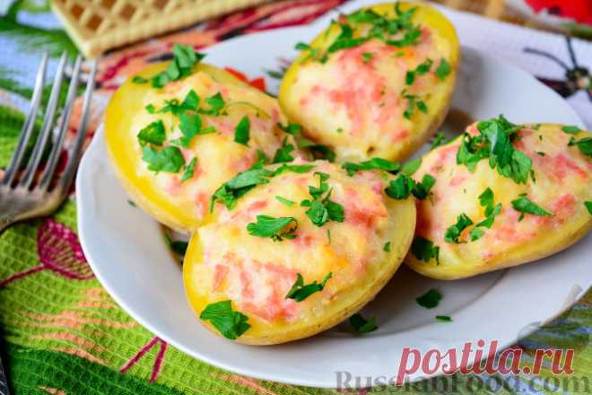 Рецепт: Картофель, фаршированный сыром и колбасой на RussianFood.com