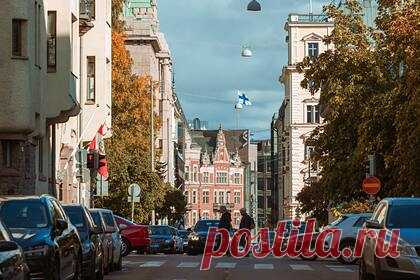 Финляндия отменит социальную дистанцию в два метра. Власти Финляндии отменят установленную в стране социальную дистанцию в два метра. Об этом объявила премьер-министр страны Санна Марин 30 августа в Twitter. Сообщается, что все пять правящих партий сошлись на этом решении. Особенно полезен такой шаг для деятелей культуры: из-за дистанции не наполнялись зрительные залы