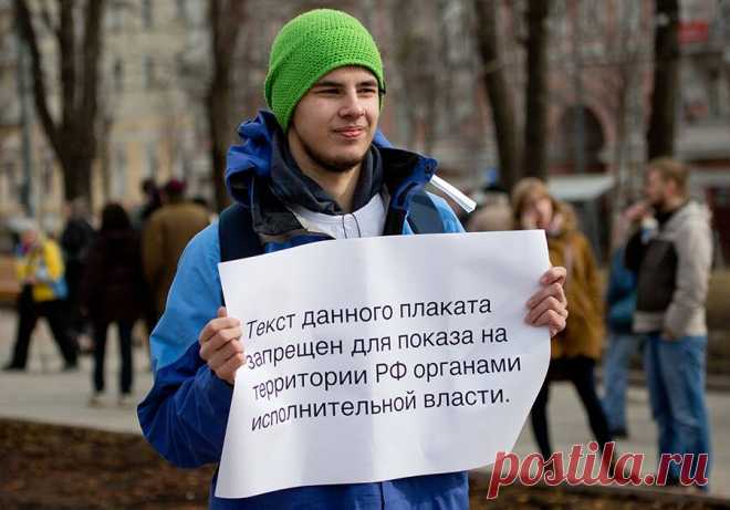 Имела я и тесный контакт с бюро по трудоустройству. Вся эта система работала довольно четко. Ни о какой безработице не могло быть и речи. А что сейчас? Когда все промышленные предприятия резко сократили объем производства, даже некоторые перепрофилировались и перешли в частные руки, положение с работой в городе плачевное. Взять хотя бы выпускников технических училищ. Выходят они из стен учебного заведения, а тут их ждет сюрприз: работы-то нет.