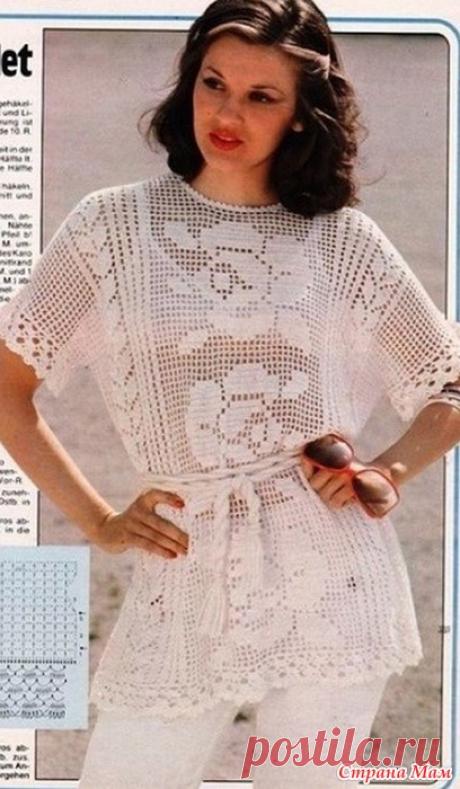 Туника в технике филейного кружева. Туника связана из пряжи белого цвета и завязывается на талии шнуром, который сплетен из той же самой пряжи.