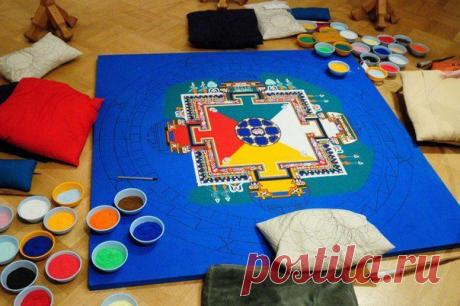 ДЛЯ ВСЕХ И ОБО ВСЕМ - Построение Мандалы. Древнее буддийское искусство.