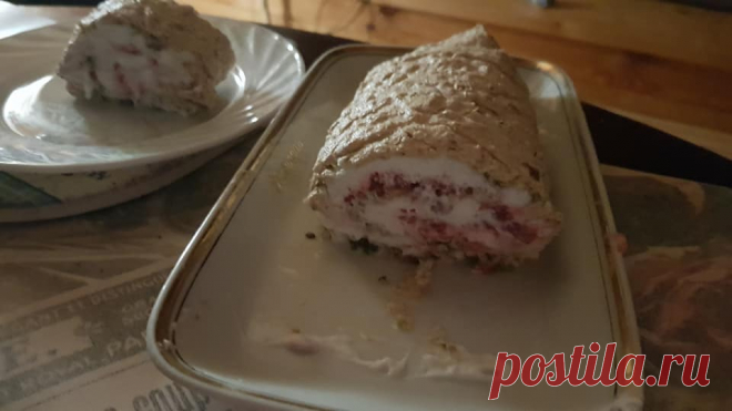 малиново-фисташковый рулет