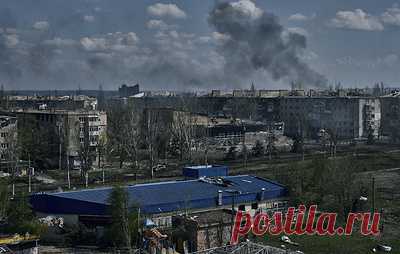 МО РФ заявило о продолжении уничтожения подразделений ВСУ в западной части Артемовска. Авиация, артиллерия и тяжелые огнеметные системы группировки "Юг" поразили подразделения ВСУ в районах населенных пунктов Богдановка, Часов Яр, Николаевка, Красное и Предтечино в ДНР, отметили в ведомстве