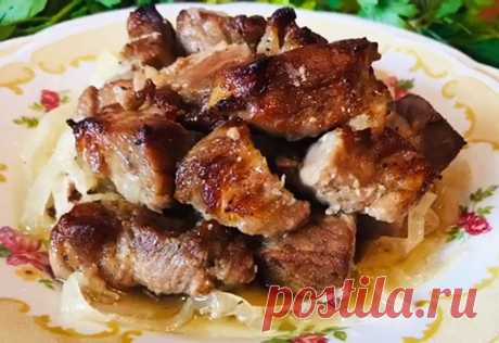 Вкуснейший шашлык в духовке: Готовим на луковой подушке Когда не сезон для выходов на природу, а хочется себя побаловать нежным...