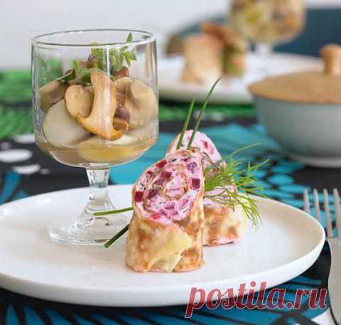 Маринованные грибы с картофельно – свекольными блинчиками. | 4vkusa.ru