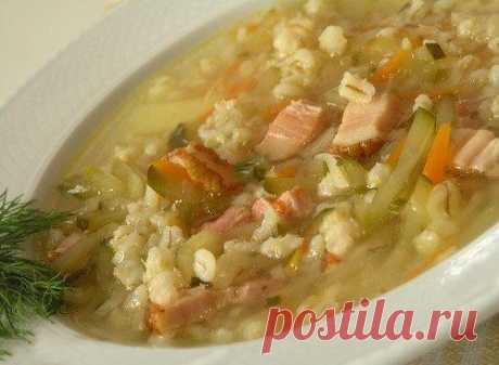 🍲 Очень вкусный рассольник Рассольник Ингредиенты: ● Перловая крупа - 70 г.; ● картофель - 5-6 шт.; ● репчатый лук - 1 шт.; ● морковь - 1 шт.; ● томатный сок - 50 мл.; ● соленые огурцы - 5-6 шт.; ● огуречный рассол - 100 мл.; ● соль, зелень - по вкусу. Приготовление: За несколько часов до варки, а лучше на ночь замочить перловку. Это улучшит вкус перловой крупы, и сварится она гораздо быстрее. Набухшую перловку залить водой и поставить варить. В это время нарезать кубиками лук. Натереть…